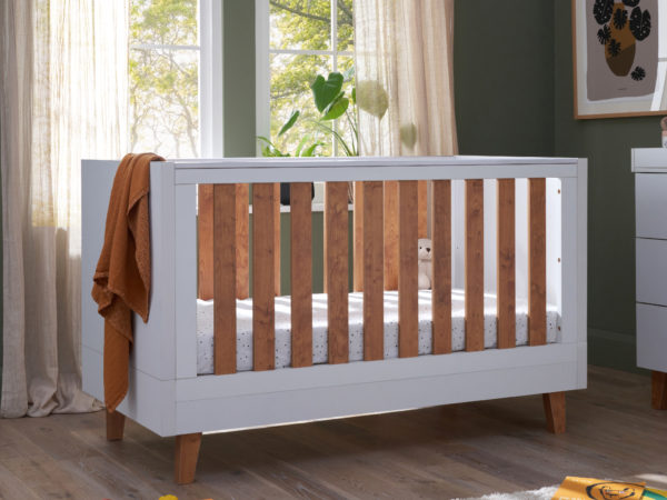 Como Cot Bed White Rosewood 1