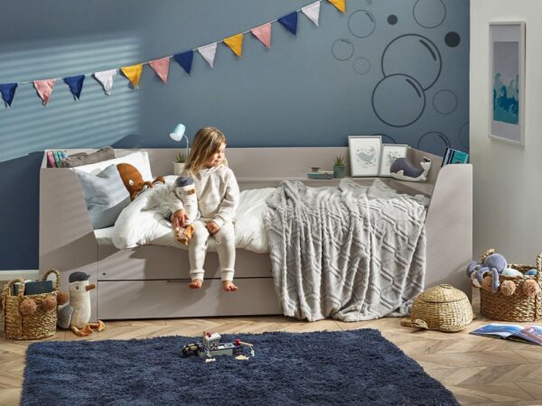 1702400335 cyc002 cyclone daybed taupe roomset 1