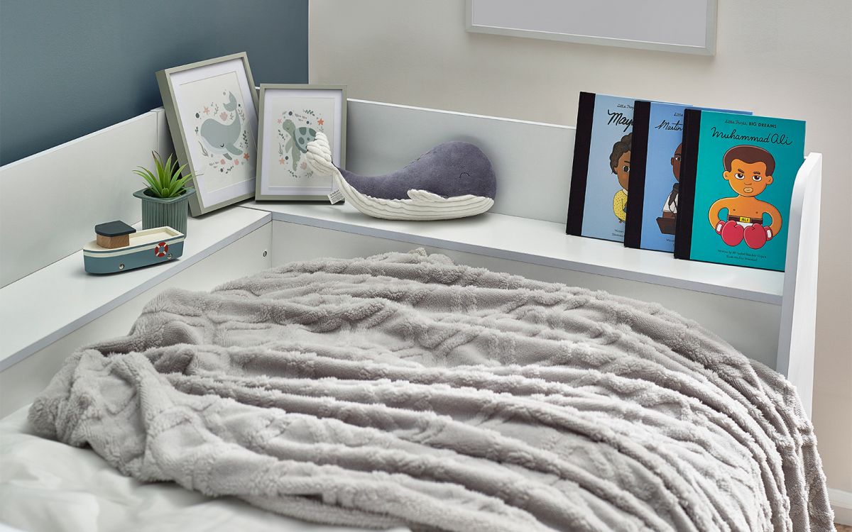 cyc001 cyclone daybed all white detail 2 cyc001 cyclone daybed all white detail 2