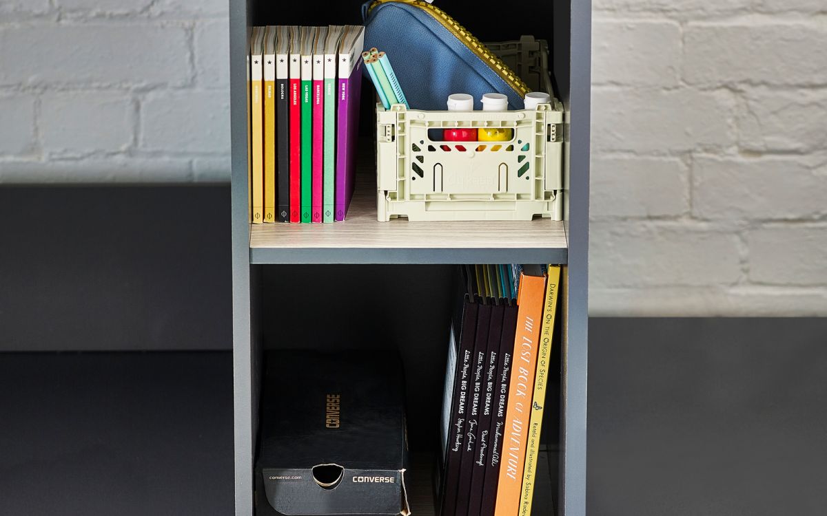 hercules highsleeper woodgrain anthracite shelf detail roomset hercules highsleeper woodgrain anthracite shelf detail roomset