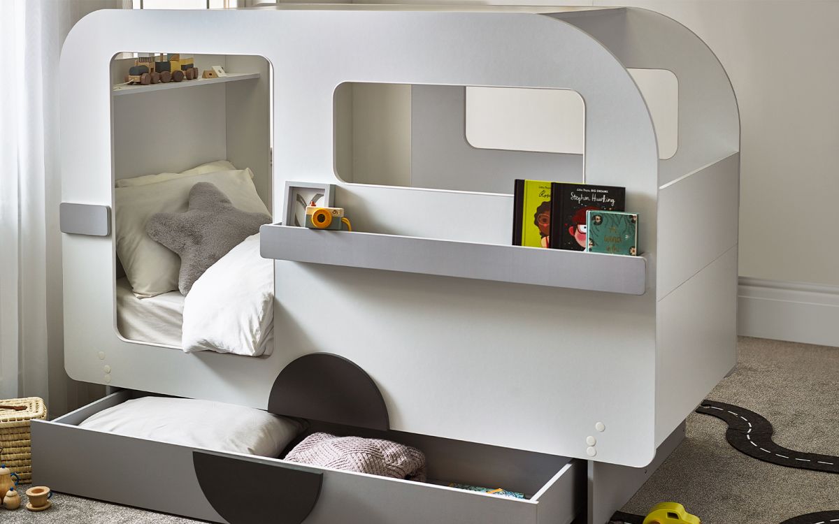 tou001 tourer caravan bed detail 1 tou001 tourer caravan bed detail 1